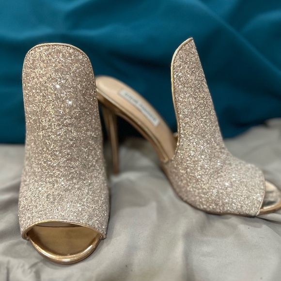 Steve Madden, open-toe, 4 inch heels, blush pink and rose gold in color. - Picture 1 of 7